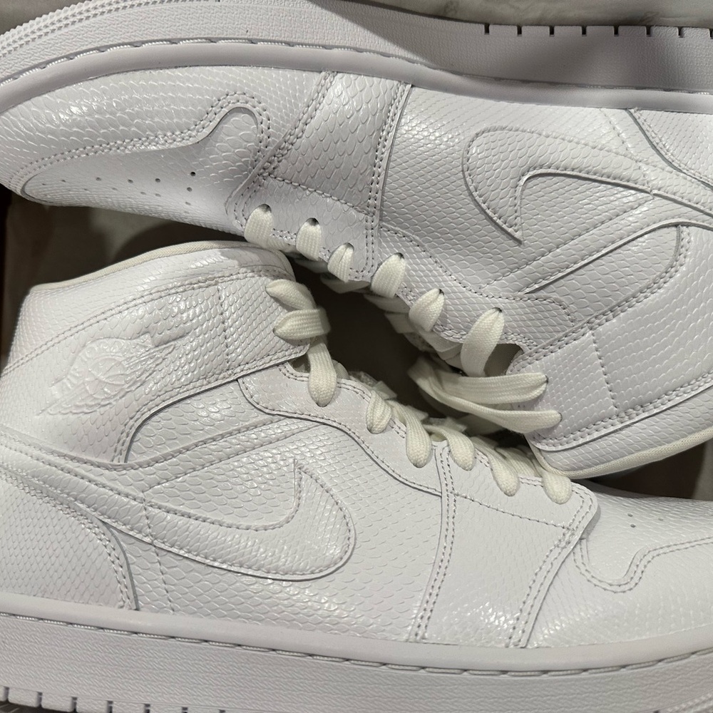 WMNS Air Jordan 1 Mid White